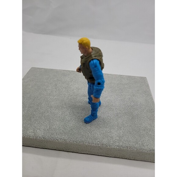 G.I JOE 4” ACTION FIGURE TOY  BLOND HAIR BLUE CLOTHES AND BROWN VEST - Picture 5 of 16